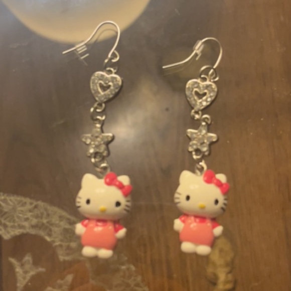 Hello kitty dangle earrings - Picture 2 of 3
